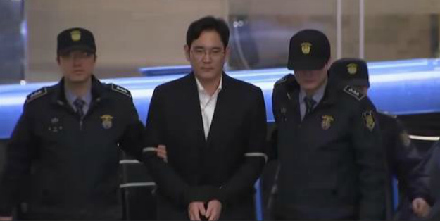 El heredero de Samsung detenido por la policía surcoreana