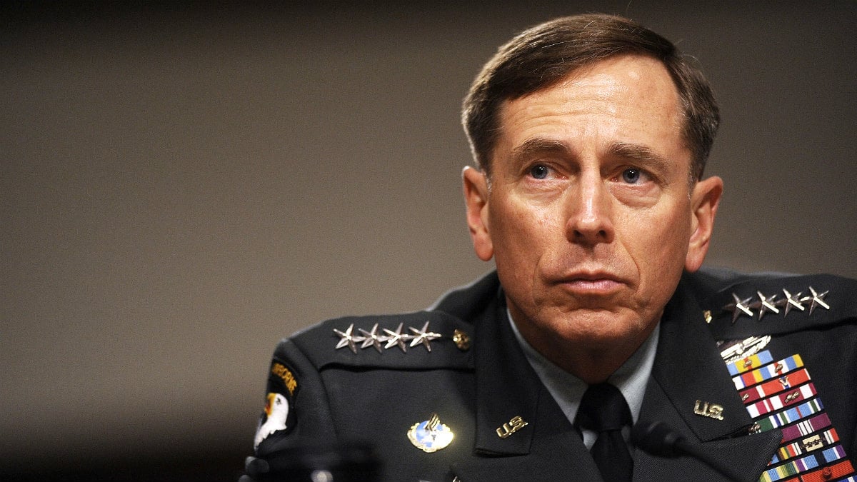 El general retirado David Petraeus, ex director de la CIA, uno de los firmantes contra el plan de Trump.