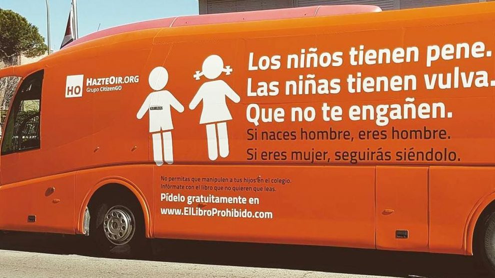 Autobús de Hazte Oír contra la transexualidad. (Foto: Twitter)