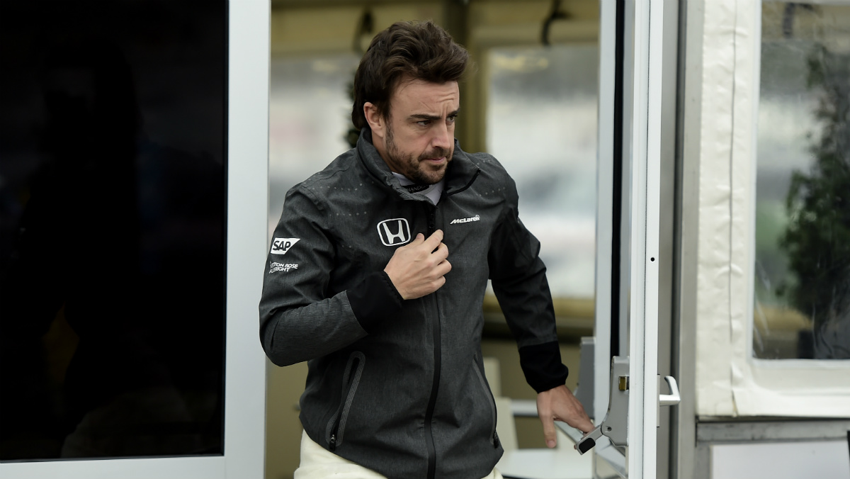 Fernando Alonso, durante el tercer día de entrenamientos. (AFP)