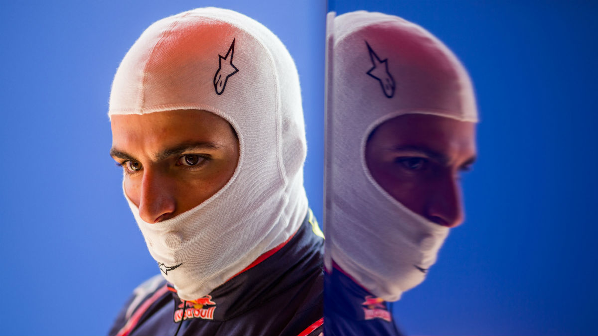 Carlos Sainz ha asegurado que Mercedes preguntó por su situación contractual este invierno, aunque él se encuentra plenamente comprometido con Red Bull. (Getty)
