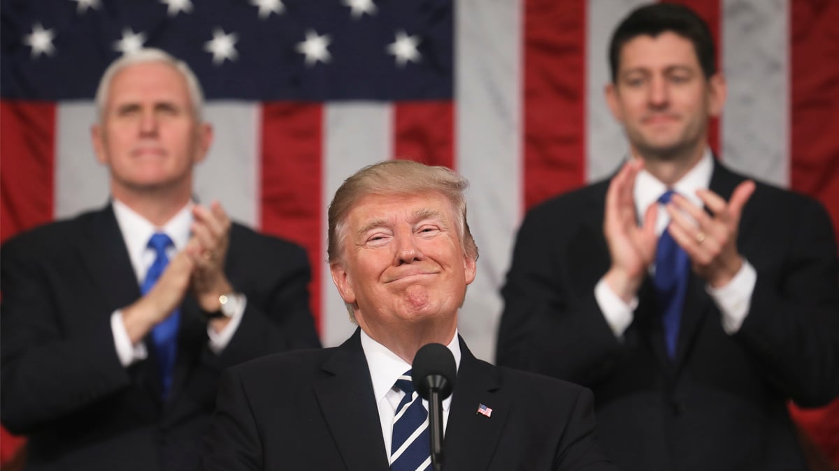Donald Trump aplaudido por Mike Pence y Paul Ryan. (Foto: AFP)
