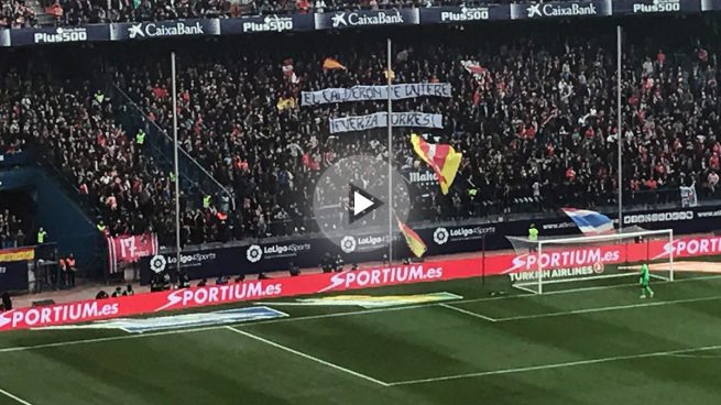 Fernando Torres vio el partido desde el palco y el Calderón le brindó su cariño