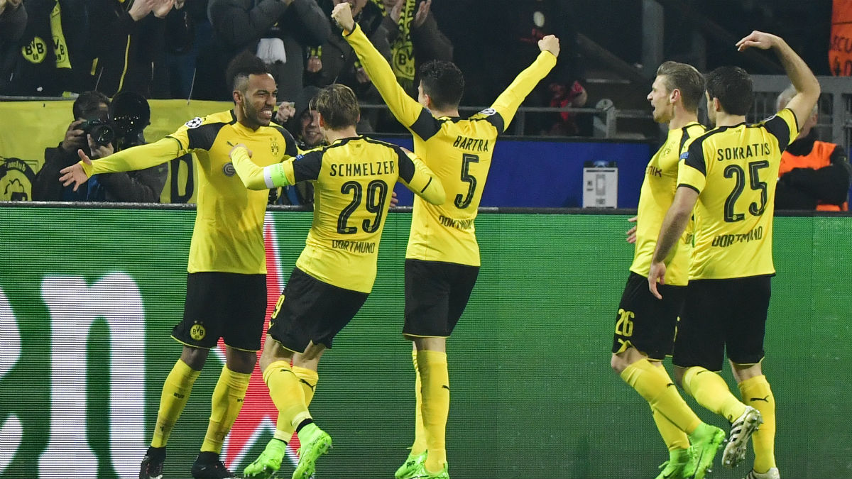 El Borussia Dortmund celebra uno de sus goles ante el Benfica. (AFP)