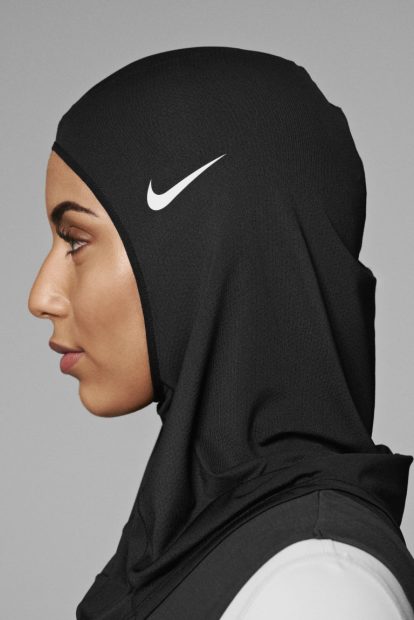 Una imagen promocional del 'hijab'p deportivo que comercializará Nike.