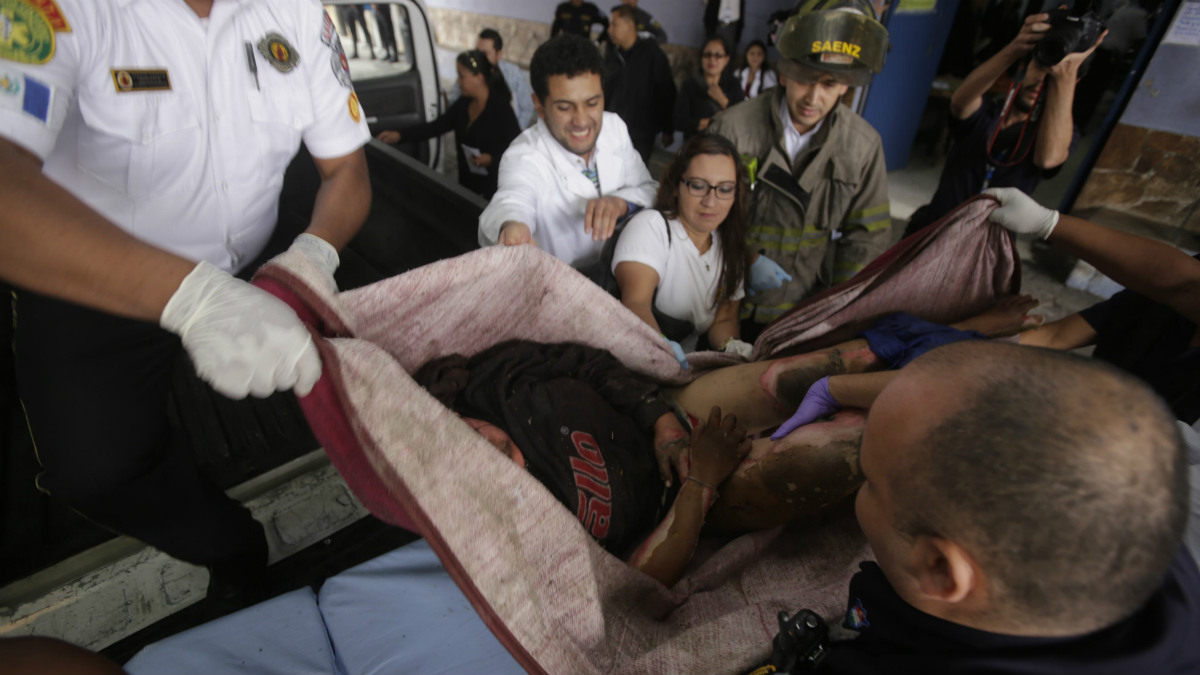 Al menos 19 muertos en un incendio en un refugio para menores de Guatemala (Foto: AFP)