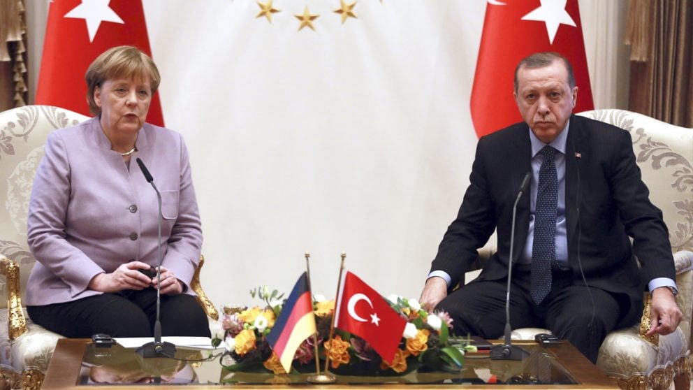 Angela Merkel y Recep Tayyip Erdogan en una imagen de archivo. (Foto: AFP)