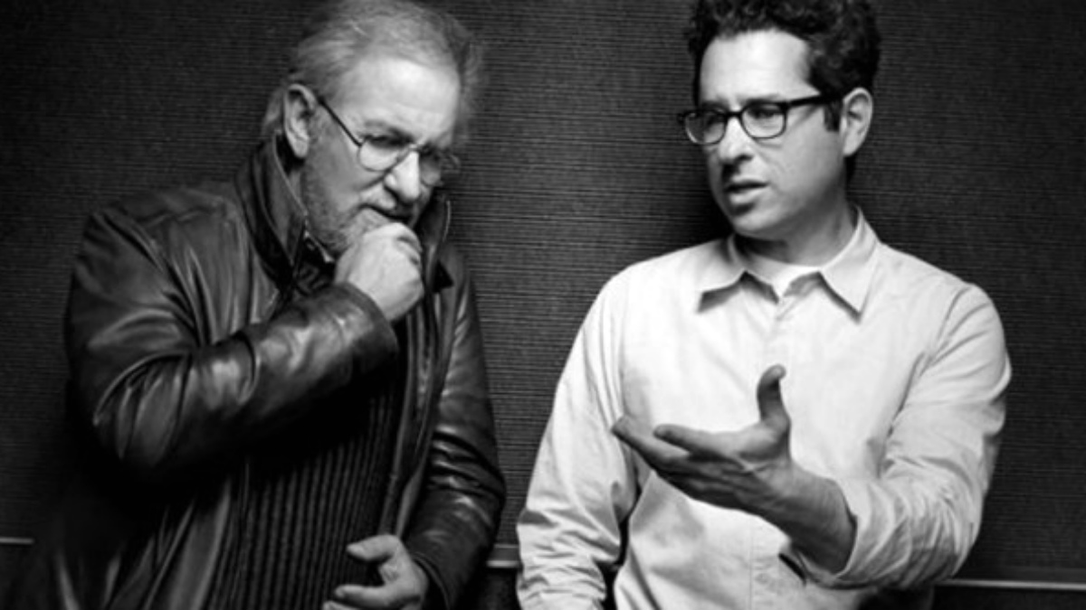 Los cineastas Steven Spielberg y J.J. Abrams.