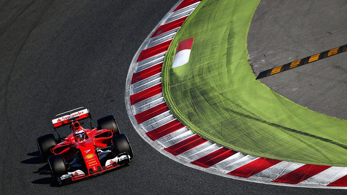 El Ferrari de Kimi Raikkonen rodando en Barcelona (Getty)