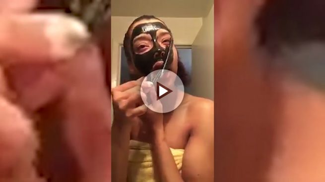 Casi se arranca la piel por culpa de una mascarilla