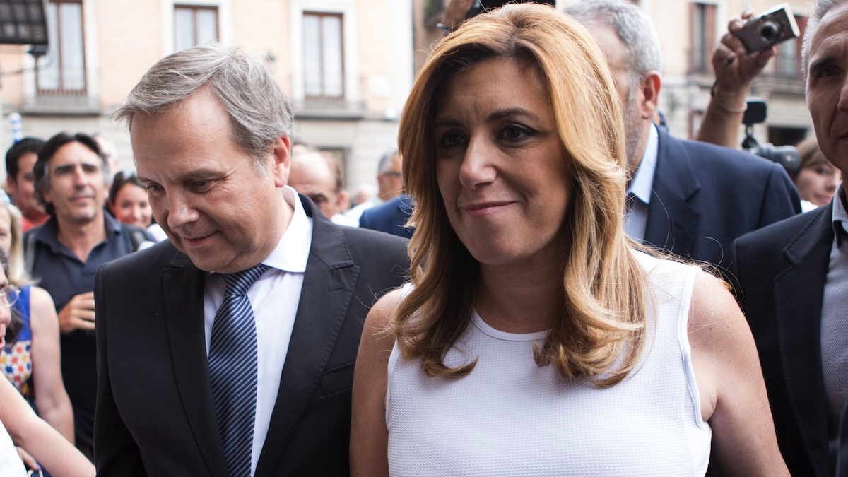 Antonio Miguel Carmona, junto a la presidenta del PSOE, Susana Díaz (Foto: Getty)