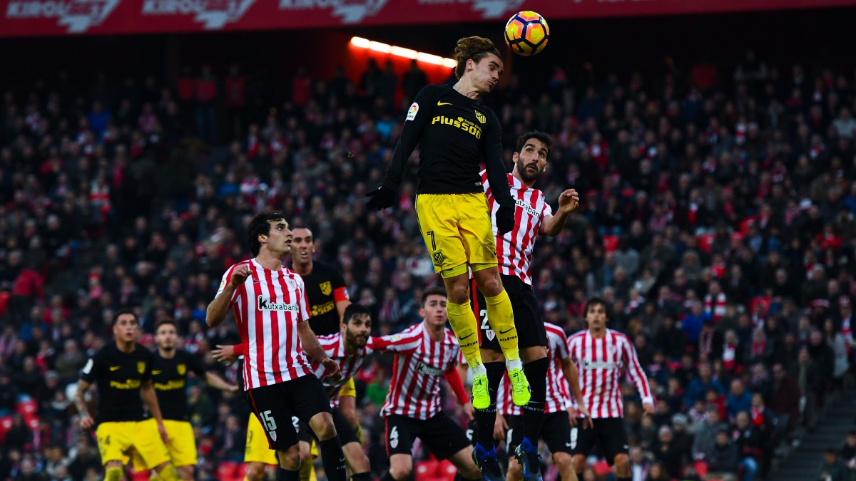 Griezmann le gana un salto a Raúl García