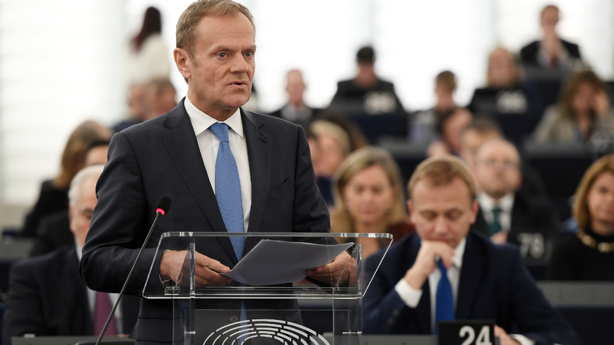 El presidente del Consejo Europeo, Donald Tusk, se dirige al pleno de la Eurocámara. (AFP)