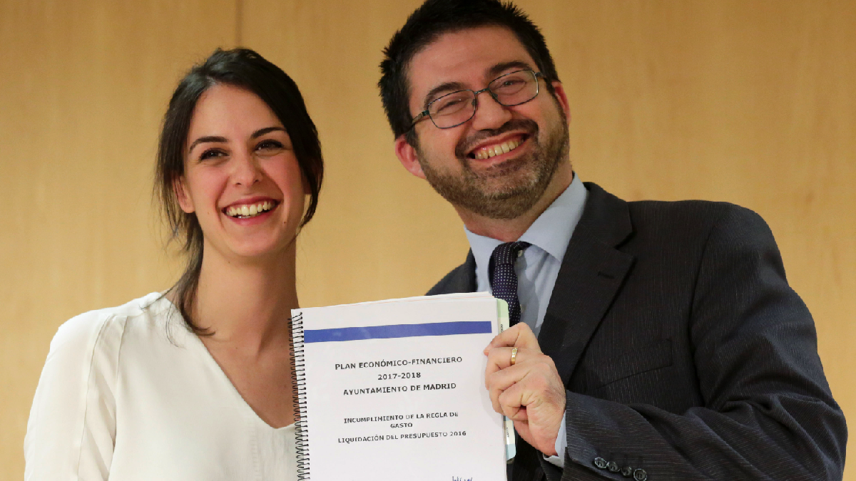 Rita Maestre y Carlos Sánchez Mato, en la rueda de prensa presentando el nuevo PEF. (Foto: Madrid)