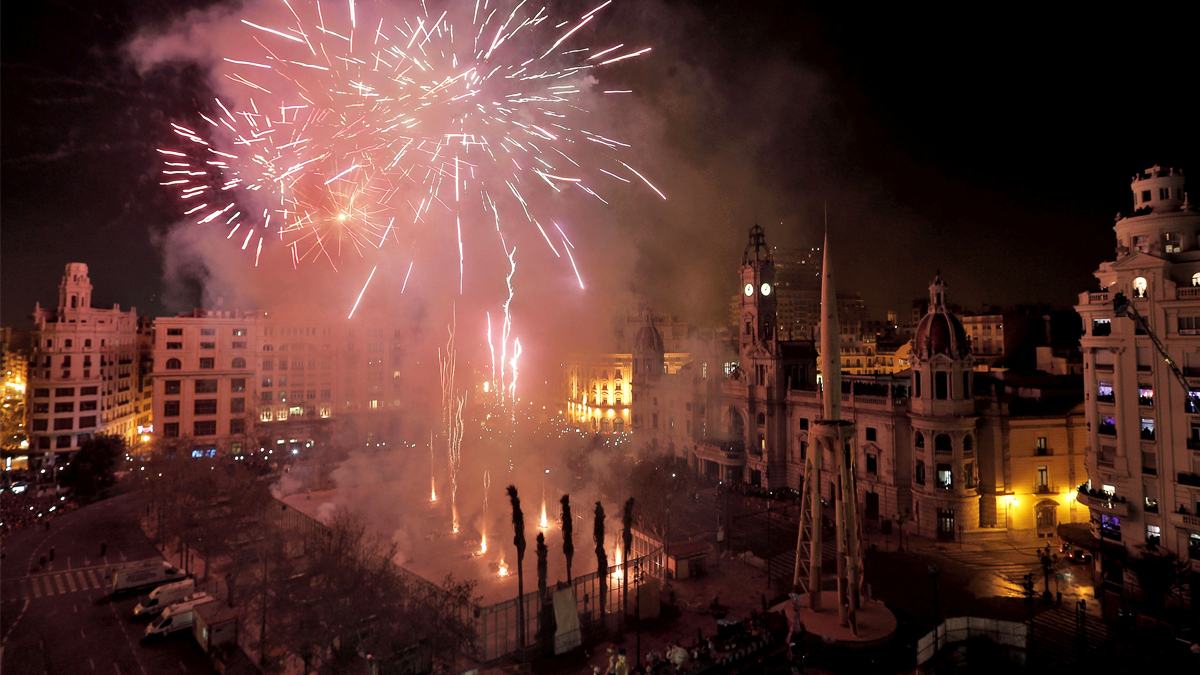 Las Fallas 2017 tocan su fin ‘la nit de la cremà’. (Foto: EFE)