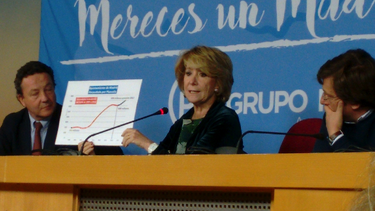 Esperanza Aguirre en rueda de prensa. (Foto: OKDIARIO)
