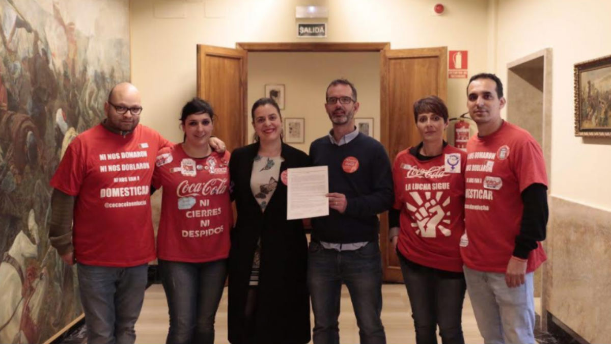 Los senadores Iñaki Bernal y Vanessa Angustia, este lunes.