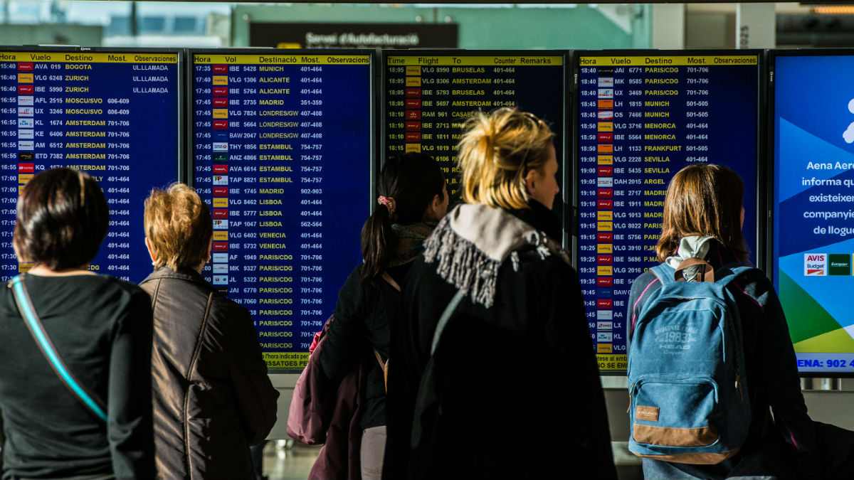 Viajeros en el aeropuerto de El Prat (Foto: GETTY).