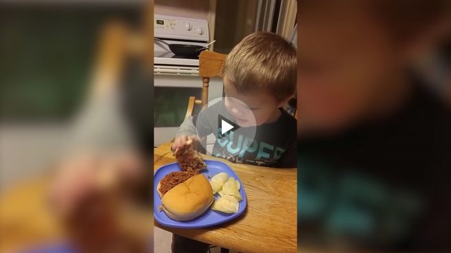 La divertida reacción de este niño que creía que su bocadillo era de caca