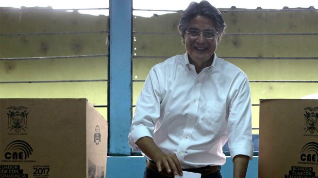Lasso denuncia fraude electoral en Ecuador ante los observadores de la OEA