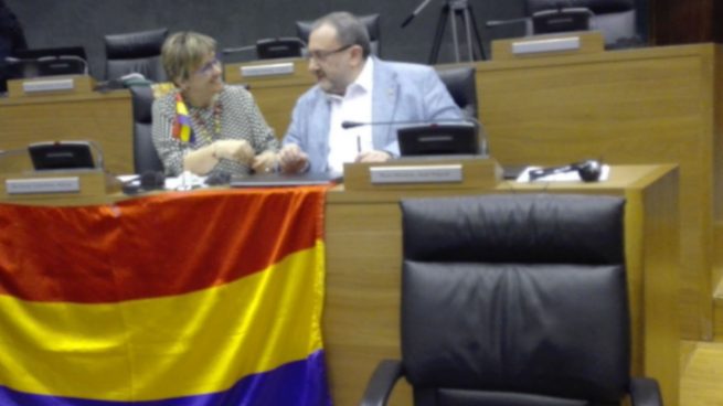 Parlamento de Navarra: Bandera republicana