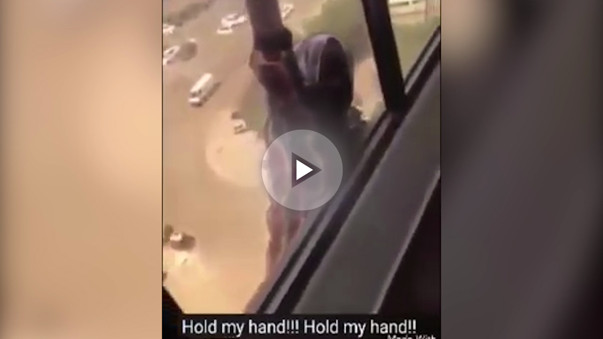 Una mujer cae al vacío mientras su jefa la graba con el móvil