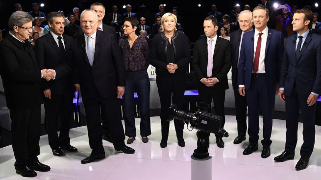 Macron se viste de presidenciable en un multitudinario debate en Francia con 11 candidatos