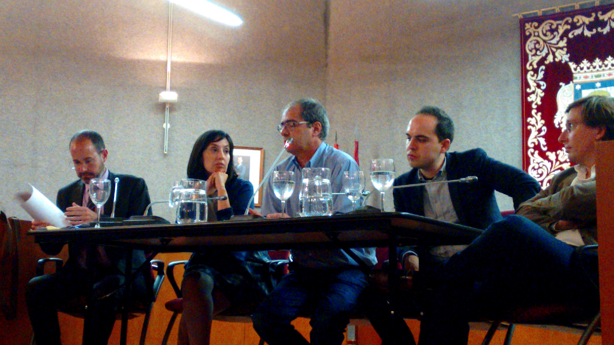 Bosco Labrado (C’s), Mereces González (PSOE), el moderador, José Manuel Calvo (Ahora Madrid) y José Luis M. Almeida.