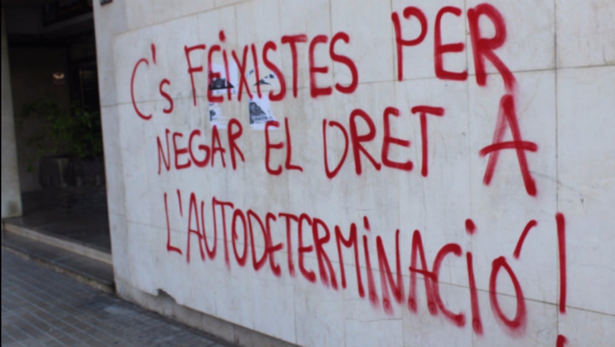 Actos vandálicos en la sede de Lérida de Ciudadanos (Foto:Twitter)