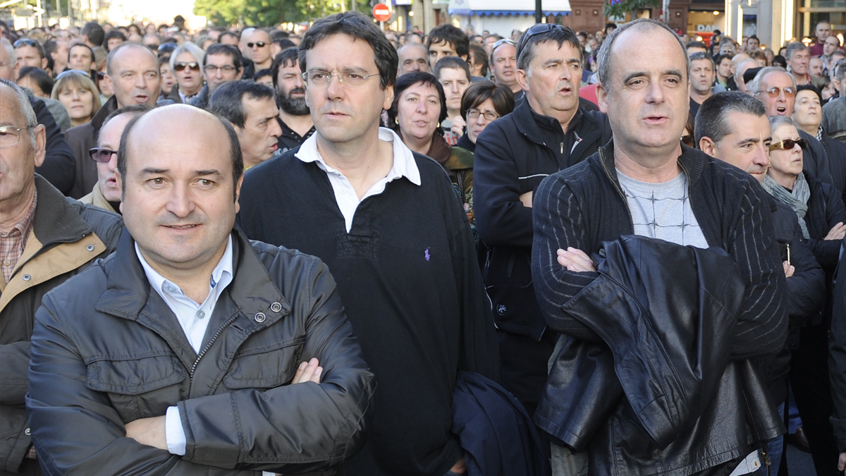 Andoni Ortuzar y Joseba Egibar. (Foto: AFP)