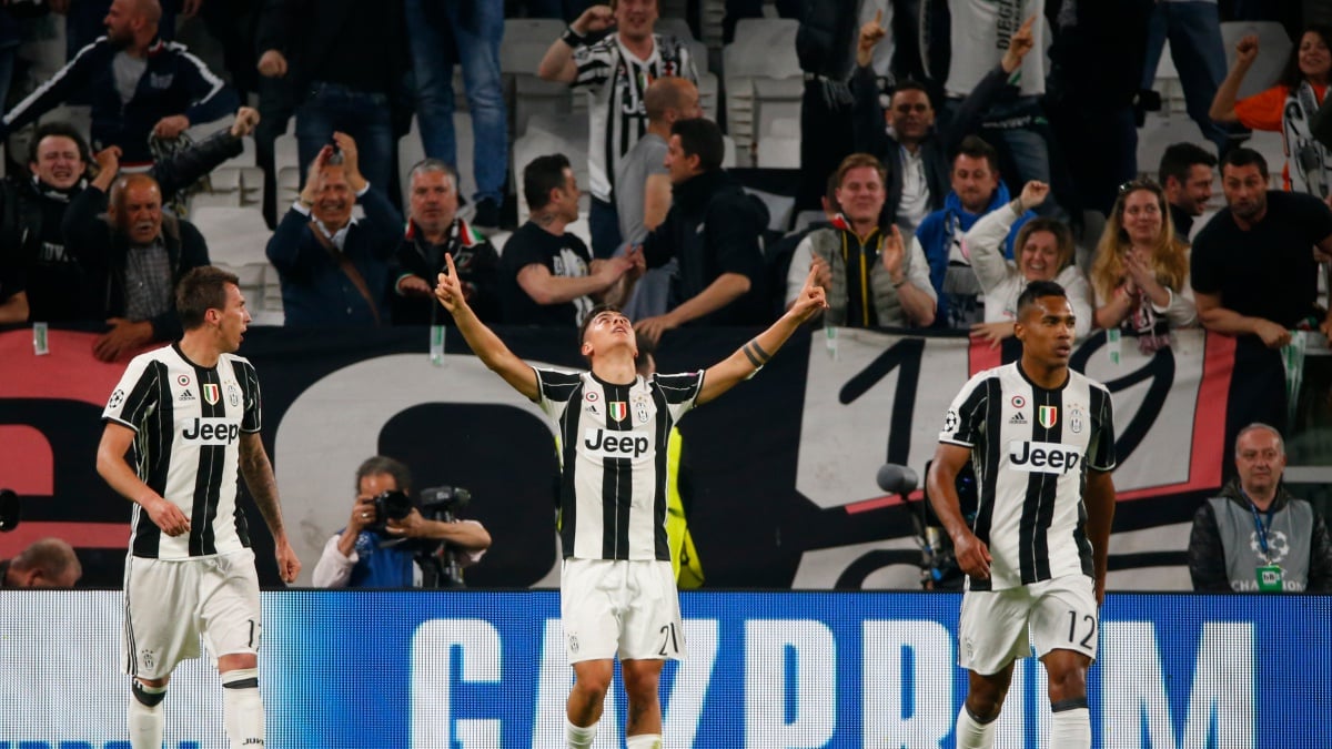 Dybala celebra uno de sus goles frente al Barcelona