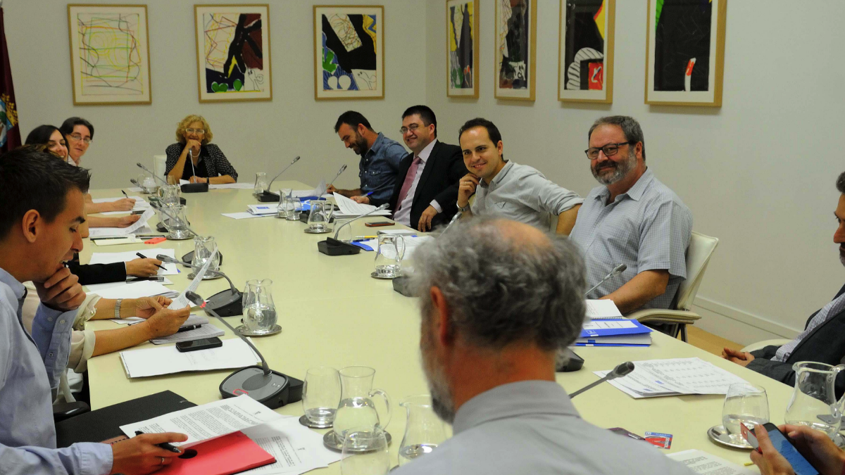 La alcaldesa en imagen de archivo en una reunión únicamente con los concejales de la Junta de Gobierno. (Foto: Madrid)