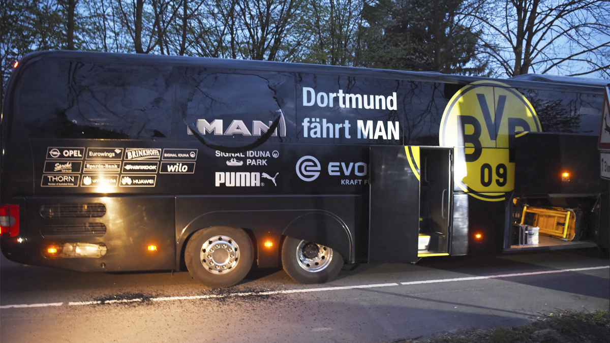 Autobús del Borussia Dortmund. (Foto: AFP)
