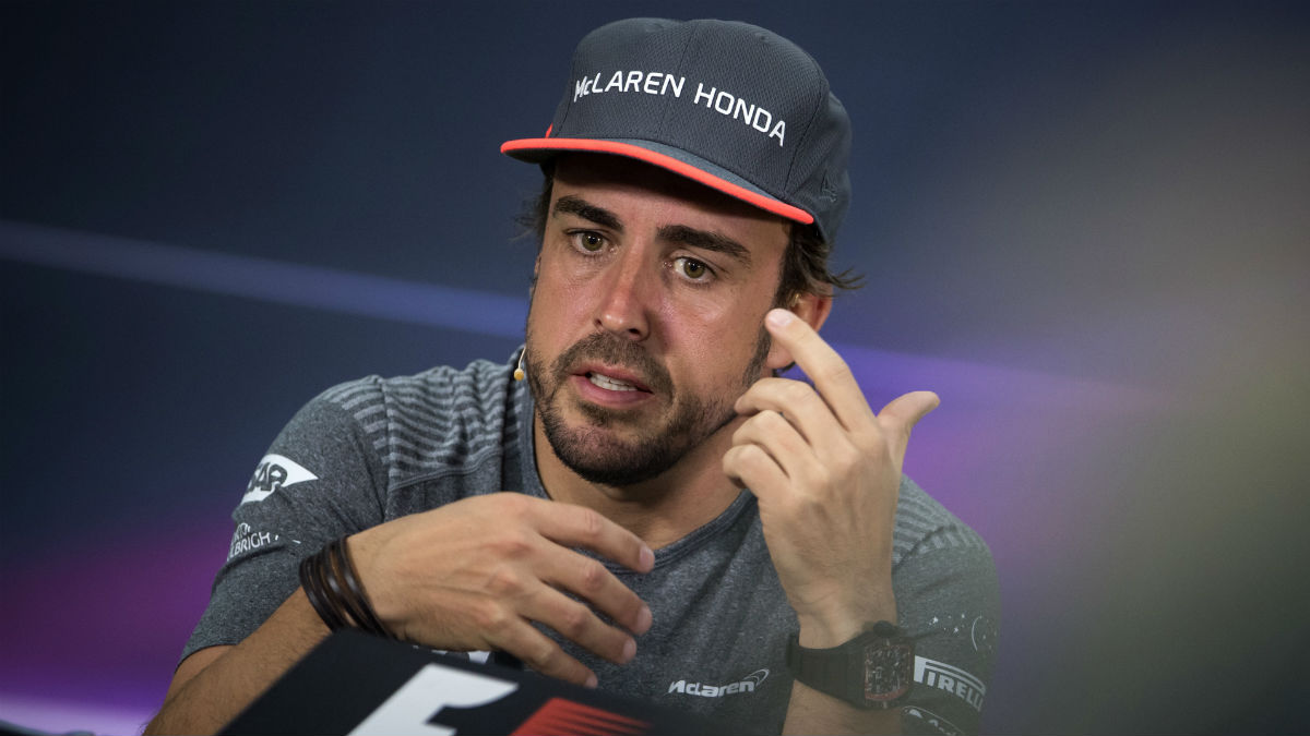 Fernando Alonso, en rueda de prensa. (AFP)