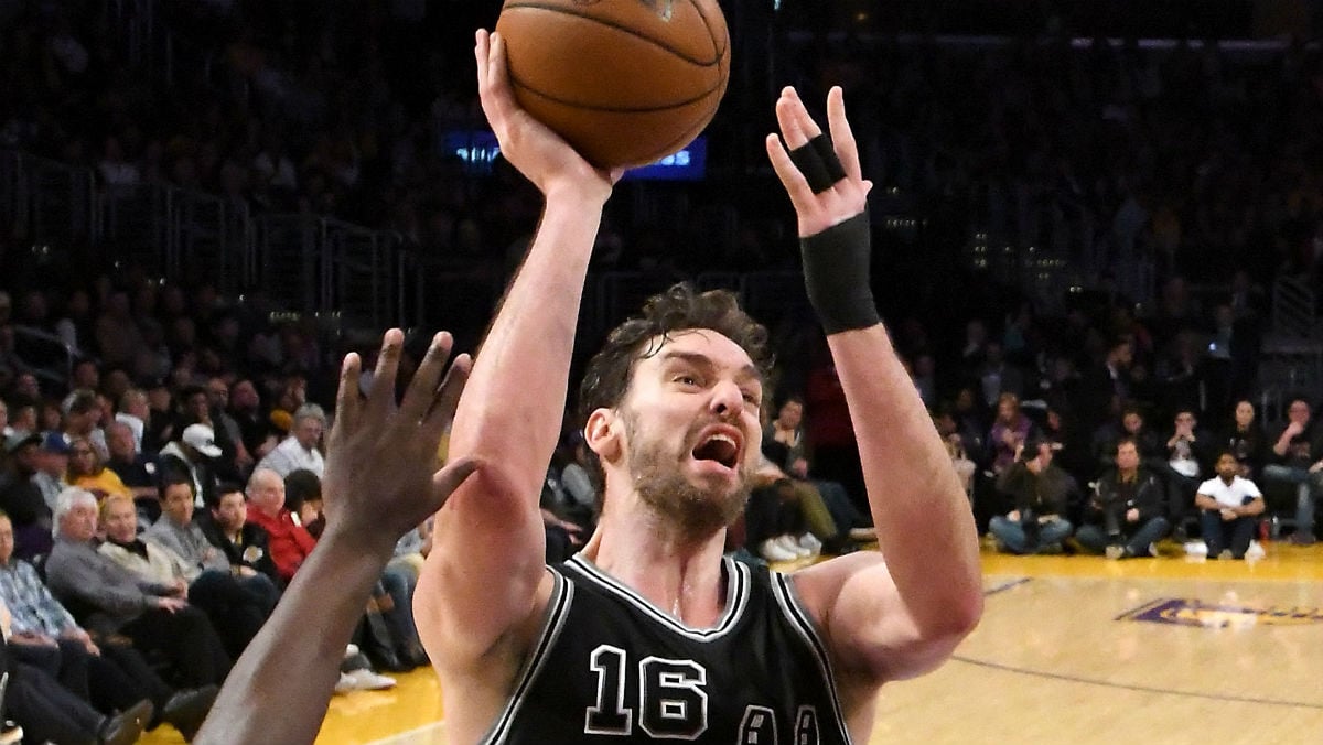 Pau Gasol, en un partido con los Spurs. (AFP)