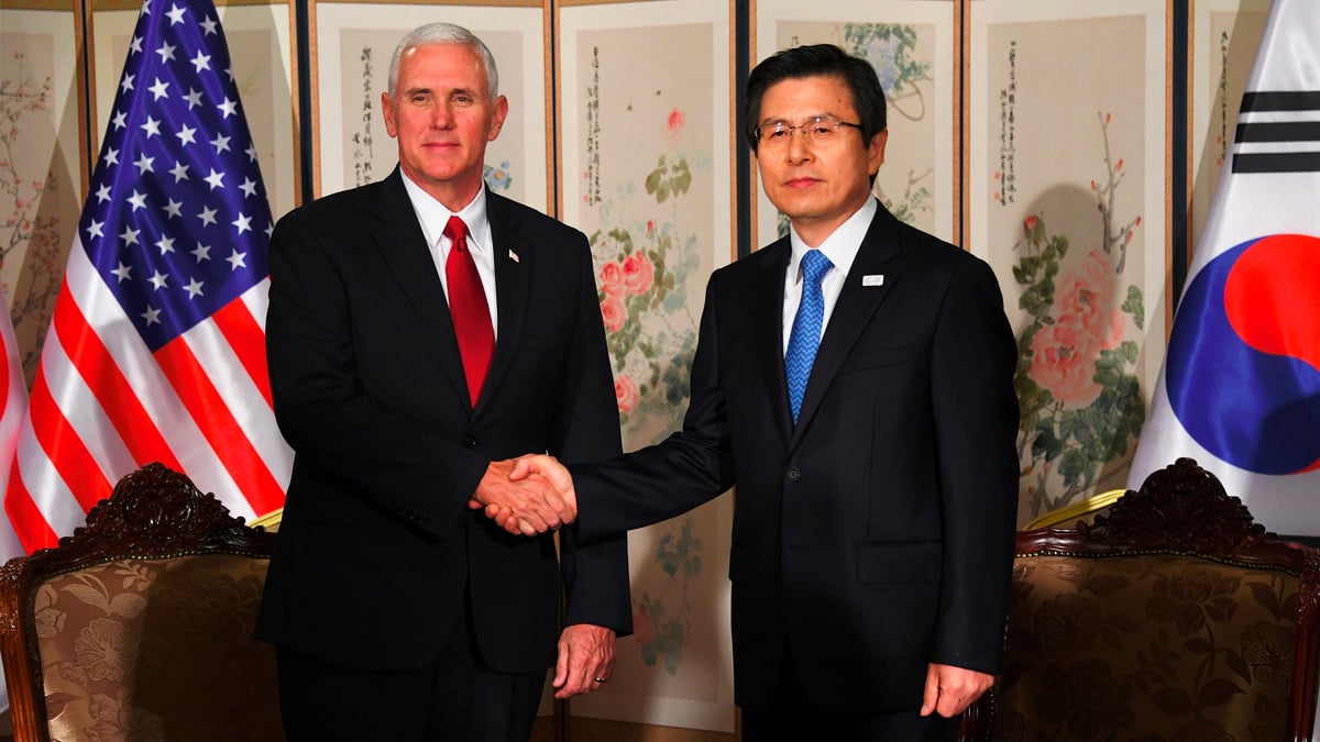Mike Pence y Hwang Kyo-Ahn. (Foto: AFP)