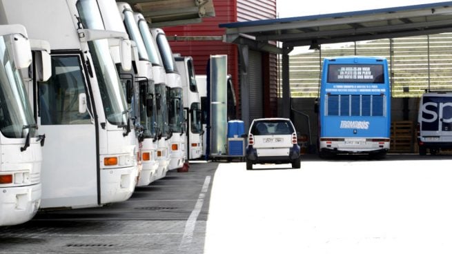 Autobús aparcado en Julgar