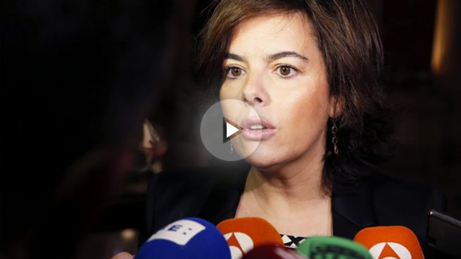 Soraya considera «antidemocrático» y «pueril» el odiobús de Podemos