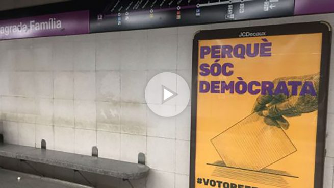 Los independentistas utilizan el transporte público de Barcelona para promocionar el referéndum ilegal