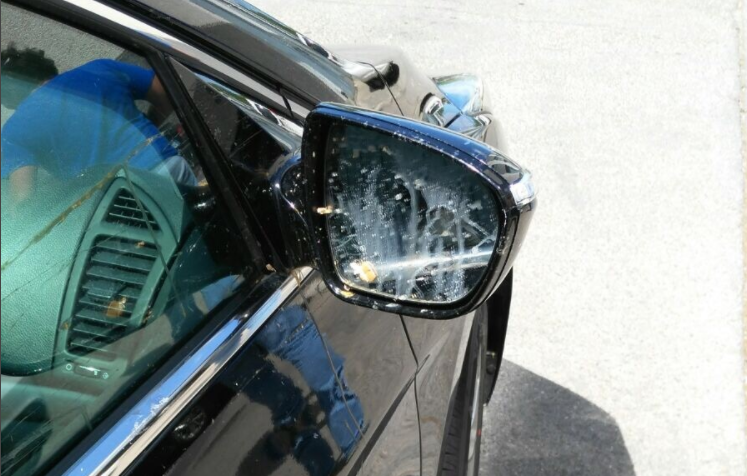 Vehículo de Cabify dañado este miércoles.