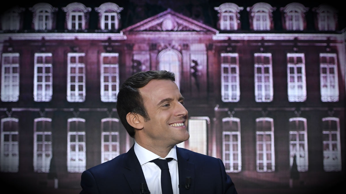 El candidato del movimiento En Marche!, Emmanuel Macron, en una entrevista en la TF1. (AFP)