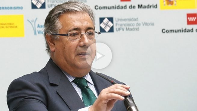 Zoido reconoce que González le llamó «como muchos otros ex presidentes de comunidades»