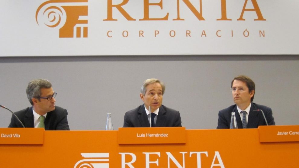El presidente de la inmobiliaria catalana, Luis Hernández de Cabanyes, con su equipo.