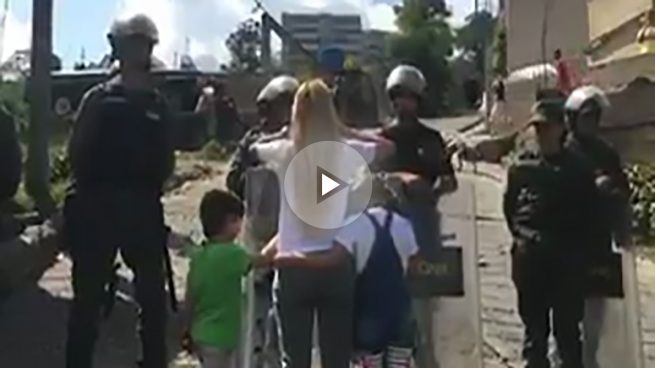 Tintori y sus hijos felicitan a Leopoldo rodeados de policías: «¡Papi, feliz cumpleaños!»
