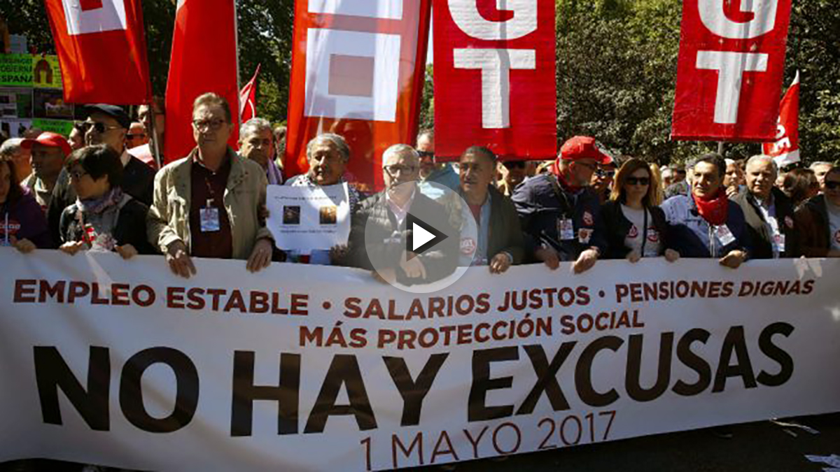 Los líderes de CCOO y UGT, Ignacio Fernandez Toxo y Pepe Álvarez encabezan la manifestación del 1 de mayo (Foto: EFE).