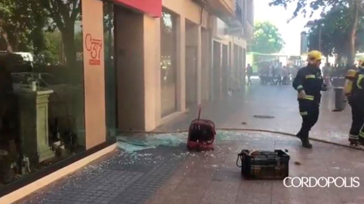 La Policía trabaja en el lugar de la explosión en Córdoba (Cordópolis)