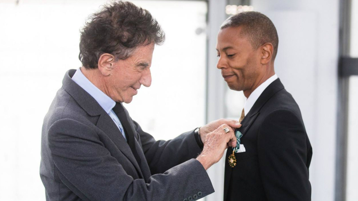 Jeff Mills recibe la medalla de la Orden de las Artes y las Letras de Francia.