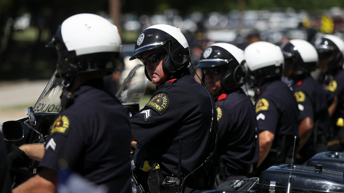 Varios agentes de la policia de Dallas (Foto:AFP)