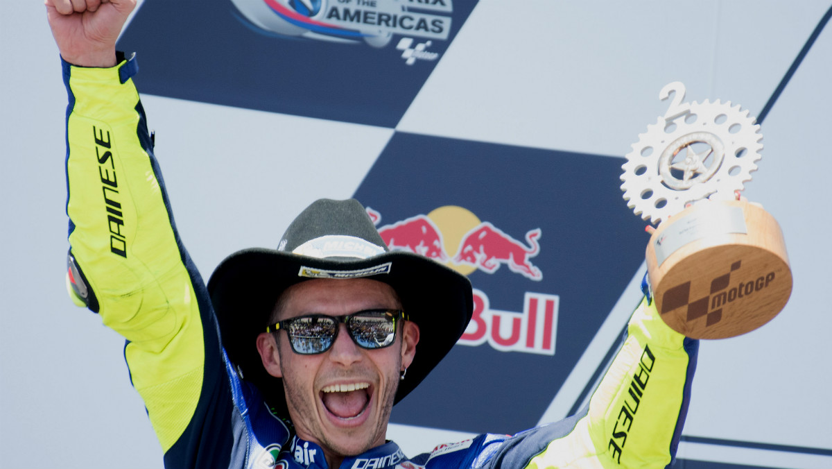 Rossi celebra la victoria. (Getty)