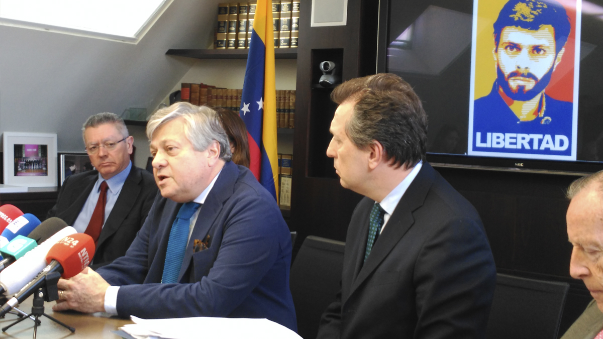 Javier Cremades, Leopoldo López padre y Alberto Ruiz-Gallardón. (Foto: ADP)